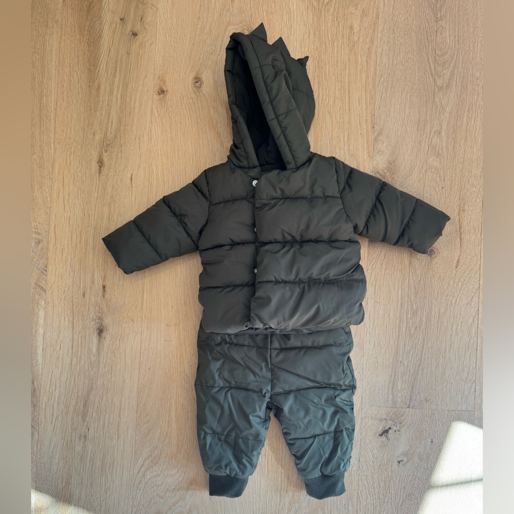 Old Navy Frost Free Puffer Dino Jacket and Pants‎ Size 6-12 Months